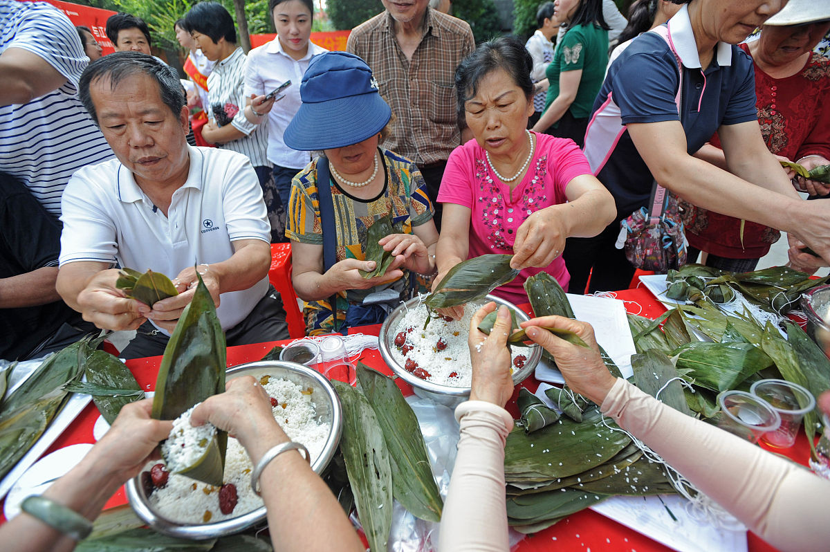 关于 第一次包粽子 530字左右要求一波三折运用多种描写生动形象