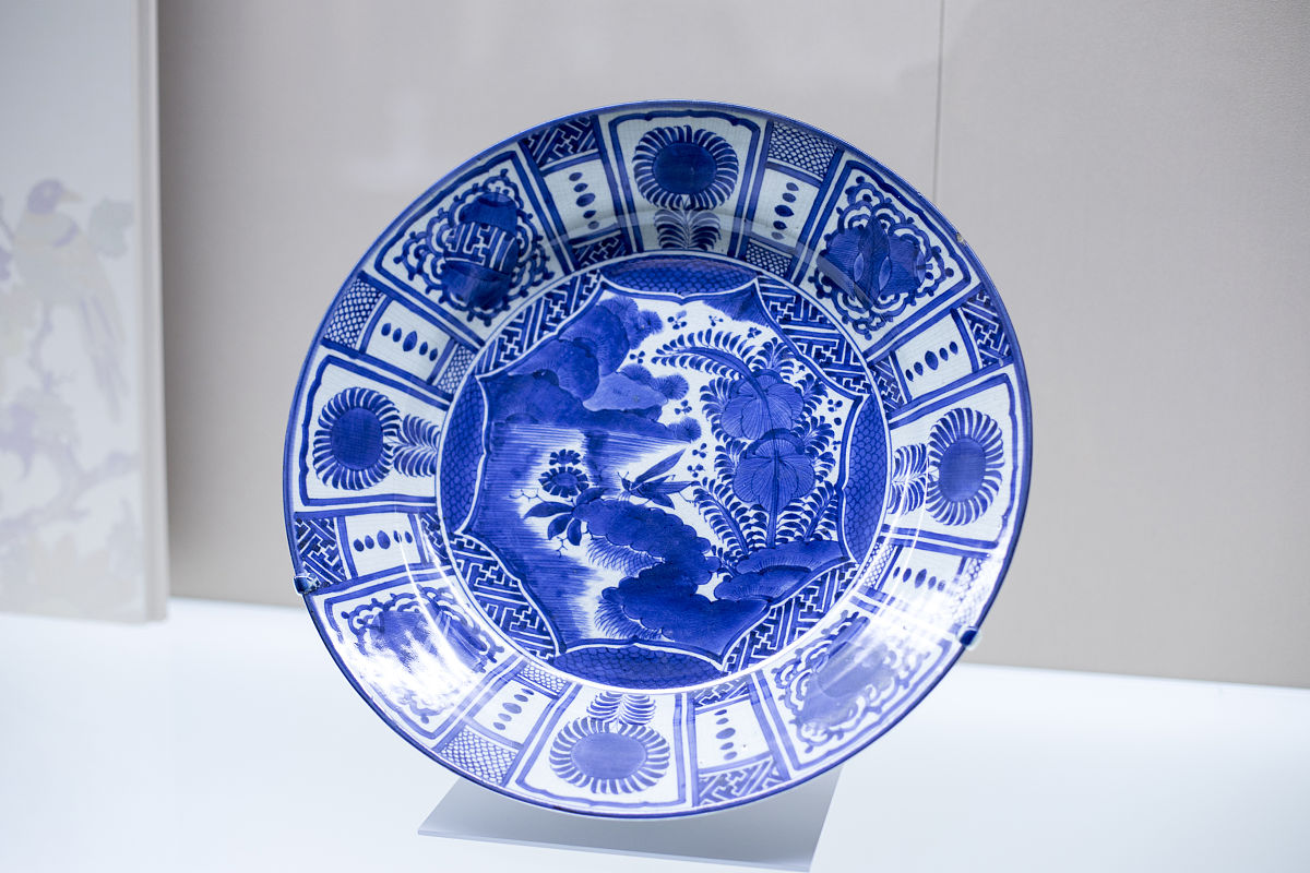 2021年11月3日,上海博物馆"东西汇融——中欧陶瓷与文化交流特展"开展