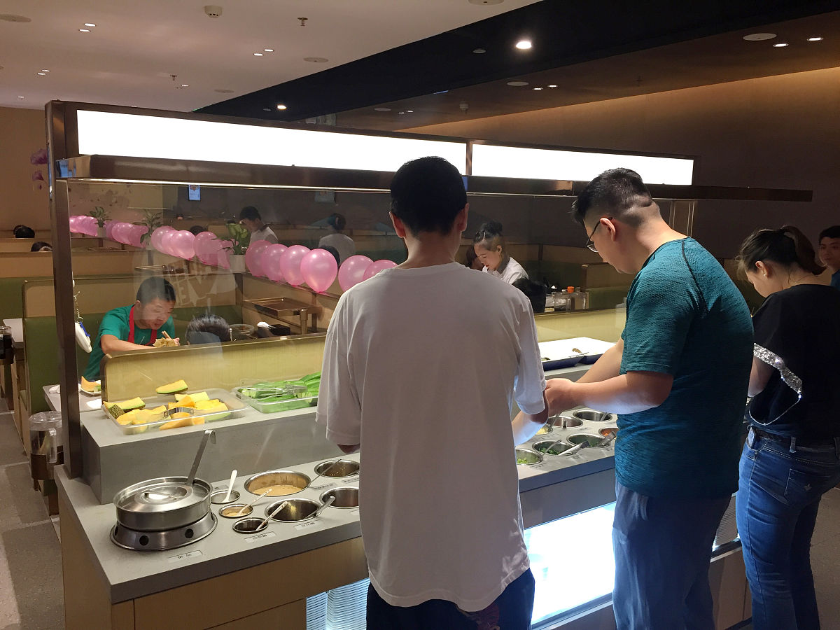 帮我写共享厨房项目的项目背景不少于2000字