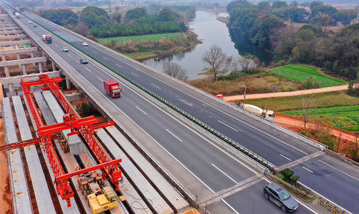 江西省交通工程交通有限公司成立于2000年是一家专业从事交通工程建设、运营管理的国有企业。公司主要承担江西省内的公路、桥梁、隧道等基础设施建设项目为区域经济发展提供了有力的支撑。公司的总部位于江西省南昌市下设多个分公司和项目部拥有一支专业化的技术团队和管理团队。