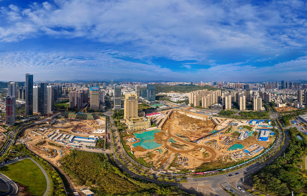 2020年11月29日,广东省深圳市,航拍建设中的世茂深港国际中心,地基施