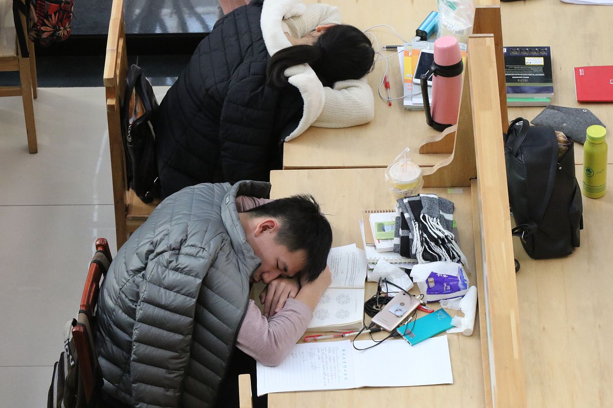 大学寝室待太久？4个理由告诉你不能宅！