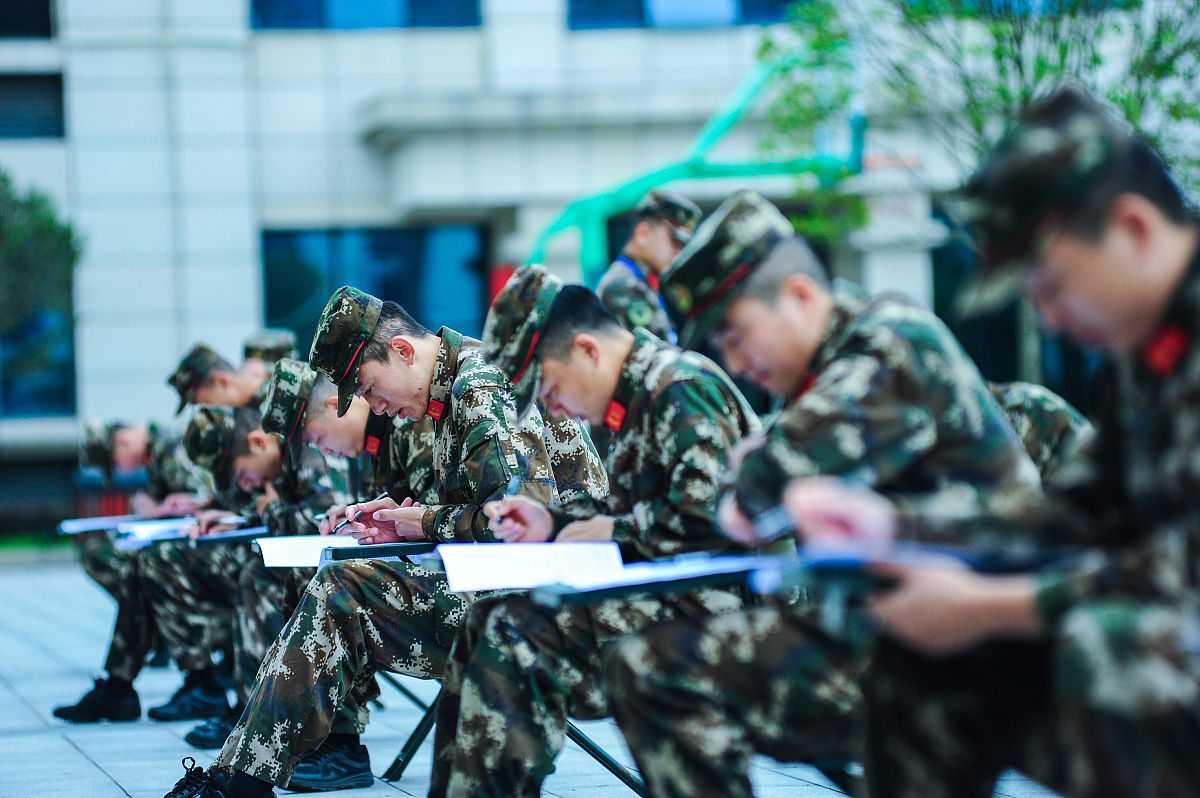 成都卫生学校初中女生选专业指南：热门专业推荐