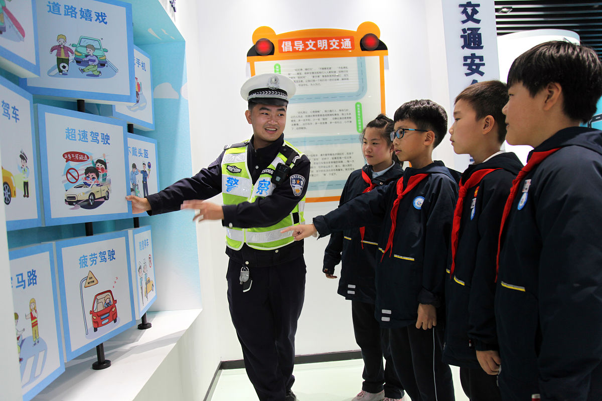 天门交警万林小学交通安全宣讲，守护学生平安出行