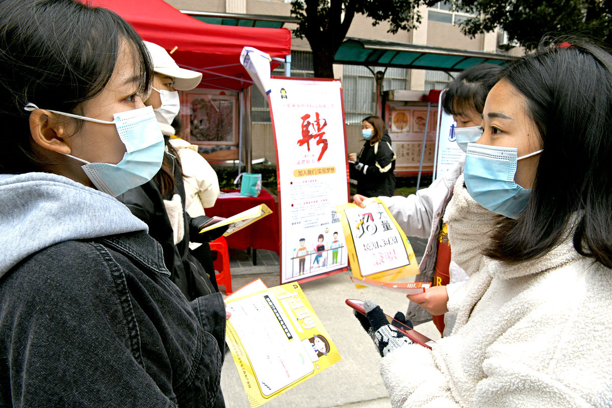 四川开设行政管理专业的中专中职学校有哪些