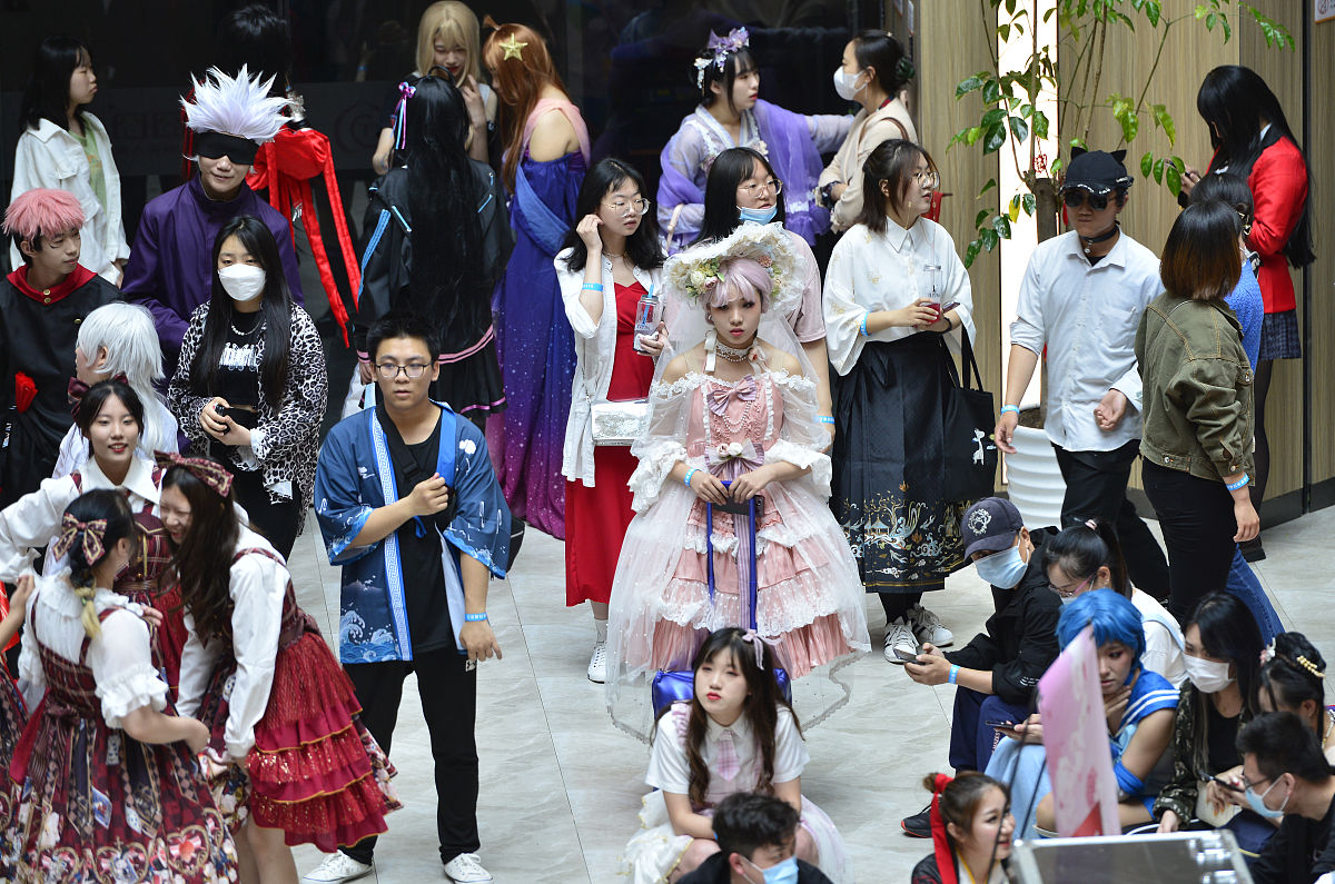 原神钟离身高是多少？官方数据揭秘！