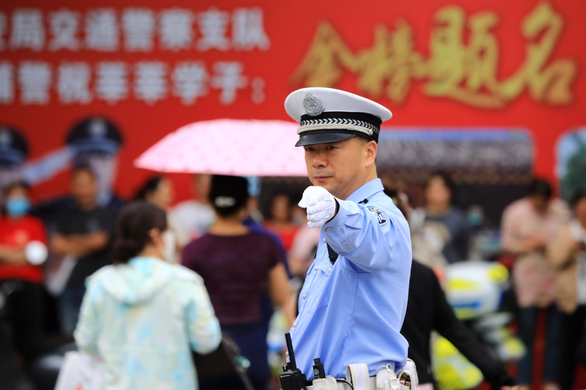 交警亚运会安保工作个人表现自述 - 责任担当，安全保障