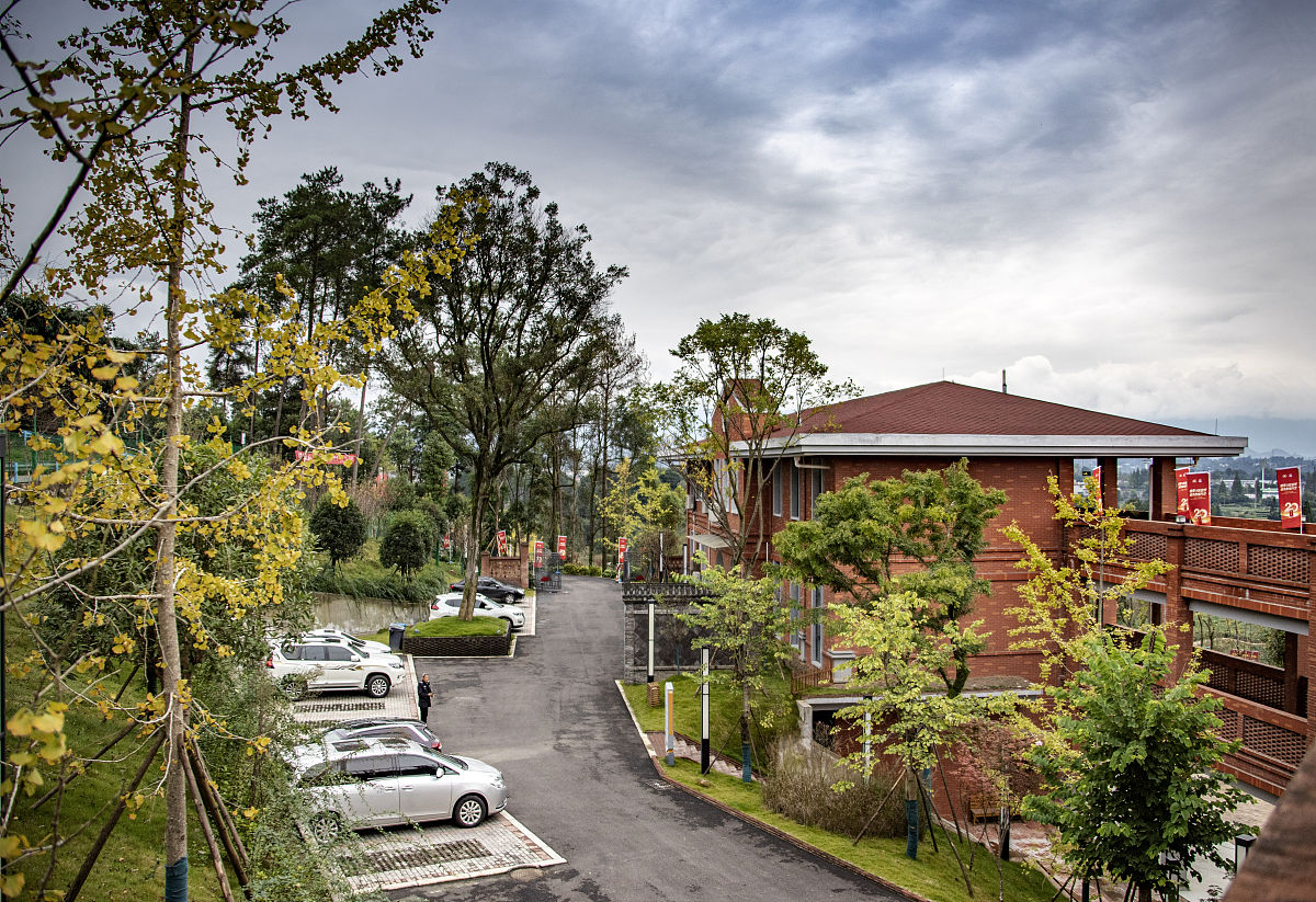 雅安职高学院招生要求用发散性