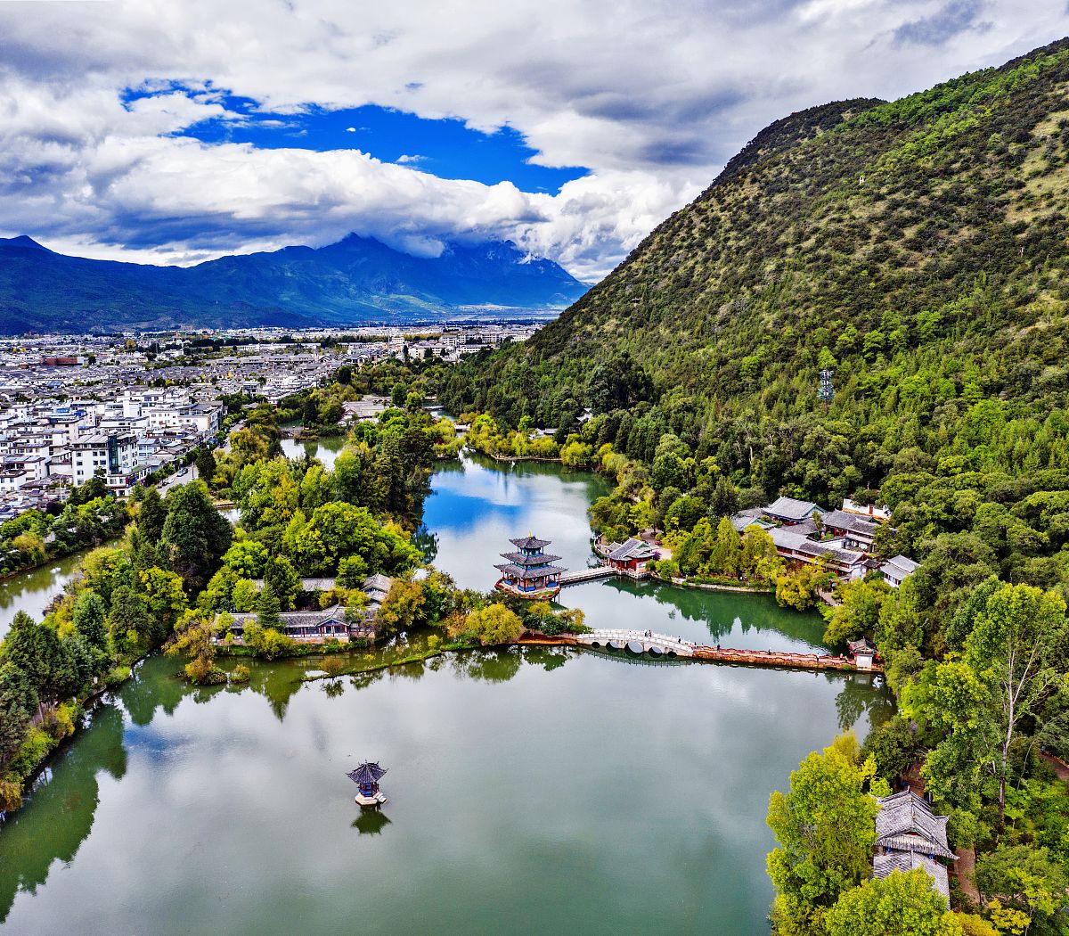 七彩云南：探秘美丽风景与多元文化