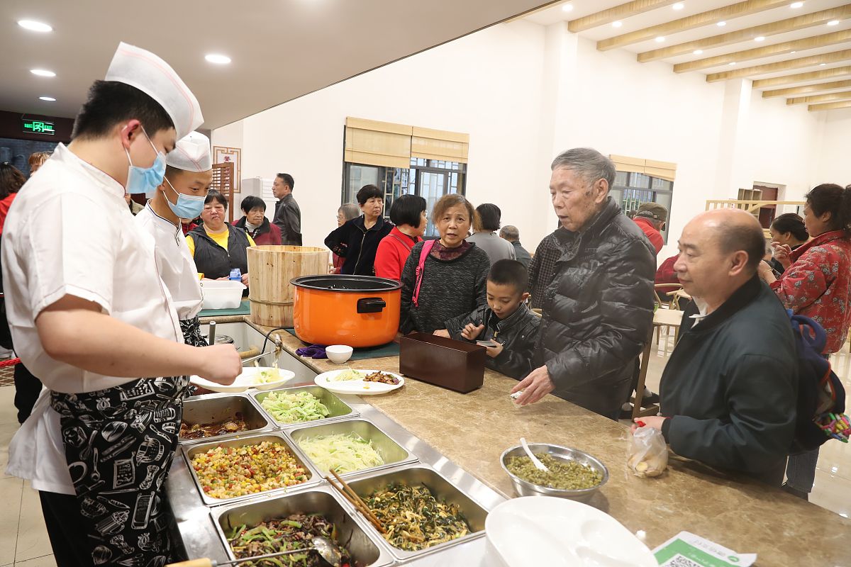 【盛大开业】社区老年食堂正式营业！