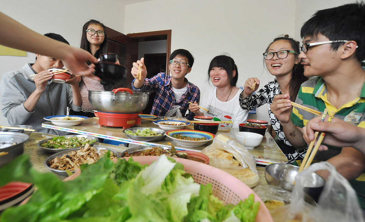 请以刘习琪唐伟程夏佳俊高源艾志谦为主要人物写一个小故事