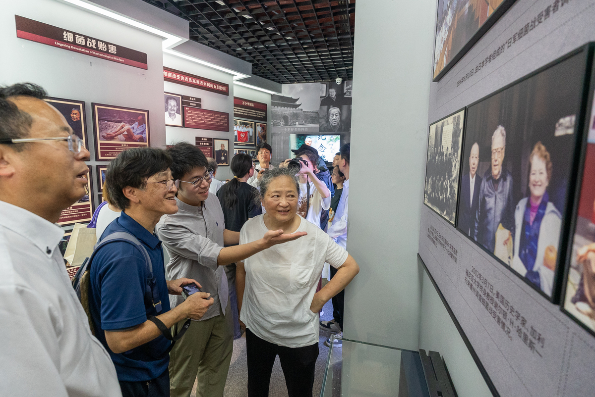 ‘八八战略’20周年展览现场，讲解员们忙不停！