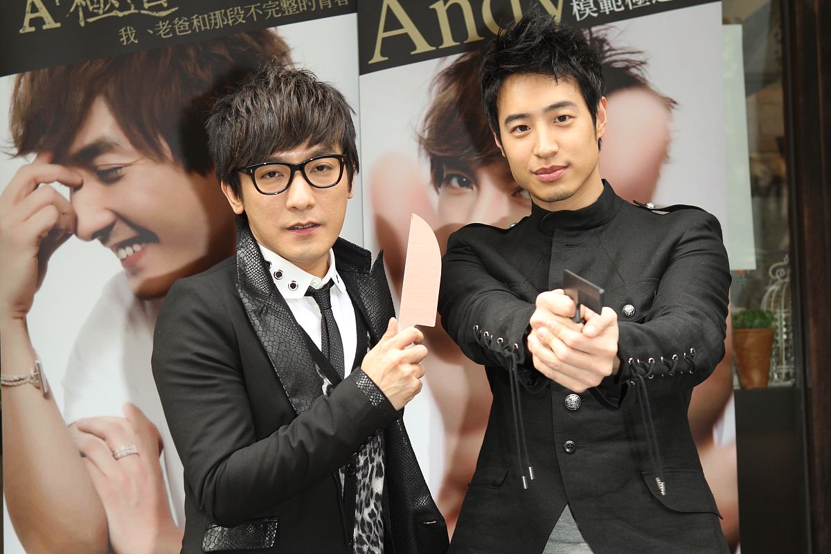 2011年3月6日,台北,奇星娱乐老板张世明andy哥新书大卖,并在自家公司