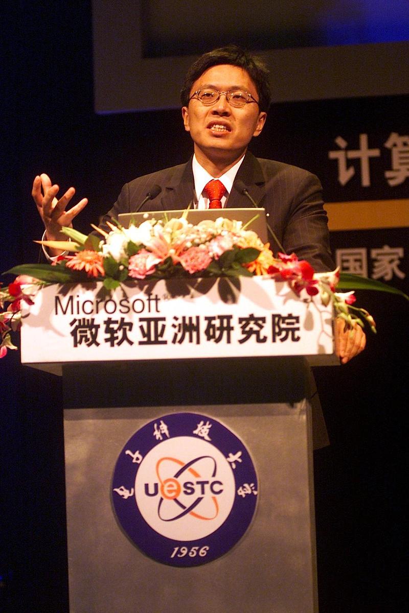 初中生100字自我介绍 - 热爱阅读与写作的追梦少年