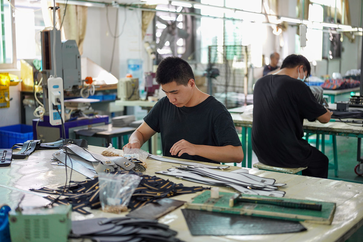 皮革加工与设计专业就业方向：如何选择适合你的职业道路