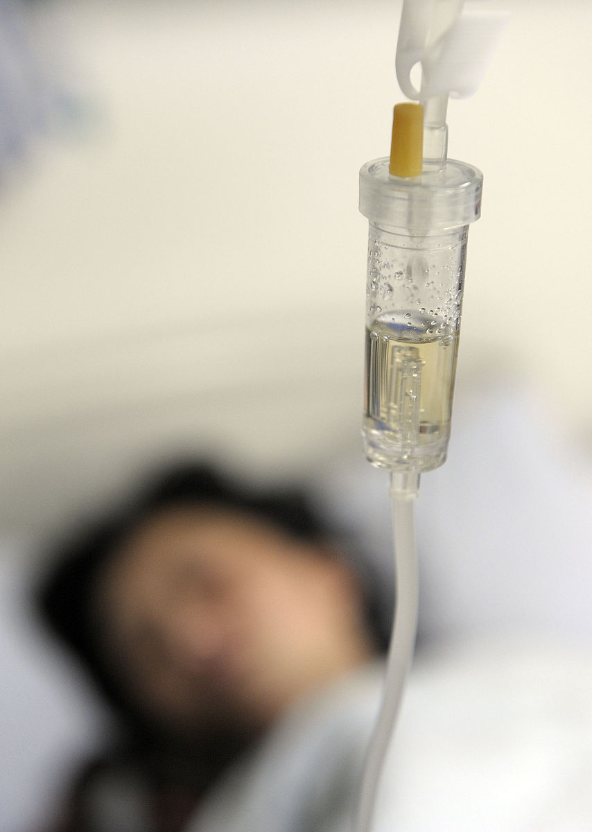 生理盐水vs.葡萄糖：模拟术后液体潴留的比较研究