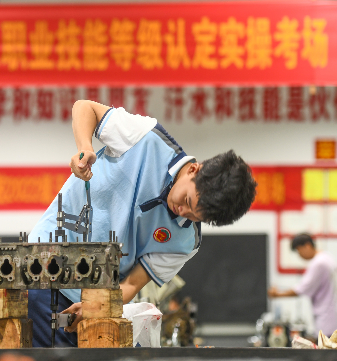 四川高中毕业学飞机维修专业：值得吗？就业前景、学习难度全解析