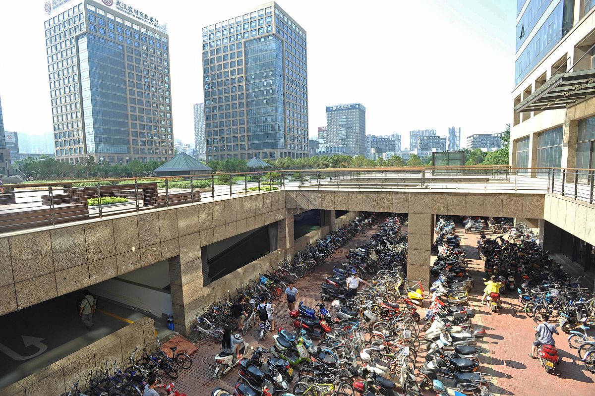 hello武汉光谷哪里可以停车