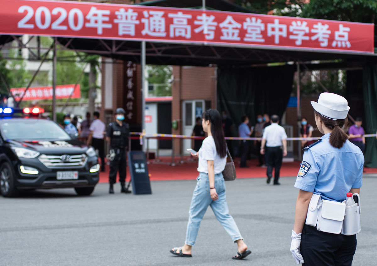 成都高考成绩不理想，还能报考空乘专业吗？