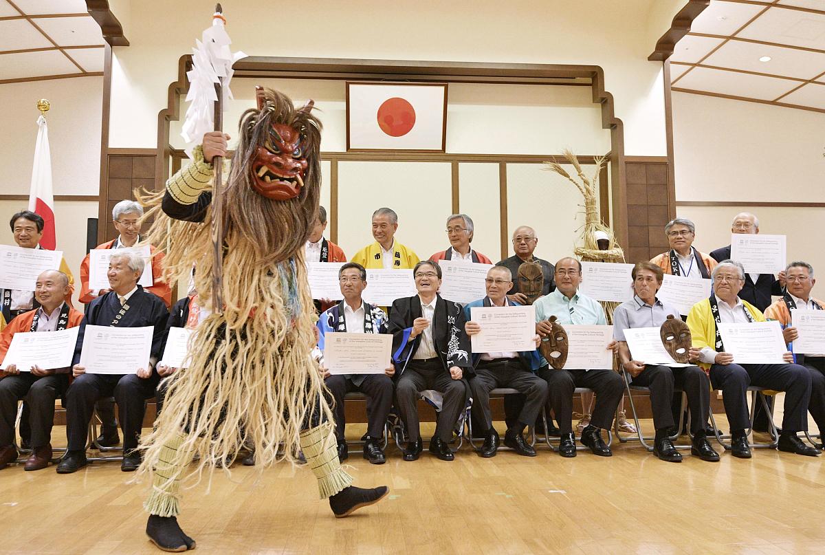 请给我一封适用于大多数情况的学校活动报道的大体框架. 内容包括:第一段:活动举办地点和时间;第二段;活动内容(与中国文化有关);3.第三段:活动反响;4.可适当增加词汇,使行文连贯; 5.字数不少于120字; 6.至少使用10句复合句或特殊句型. 7.多使用雅思和托福高级词汇 Please reply in English