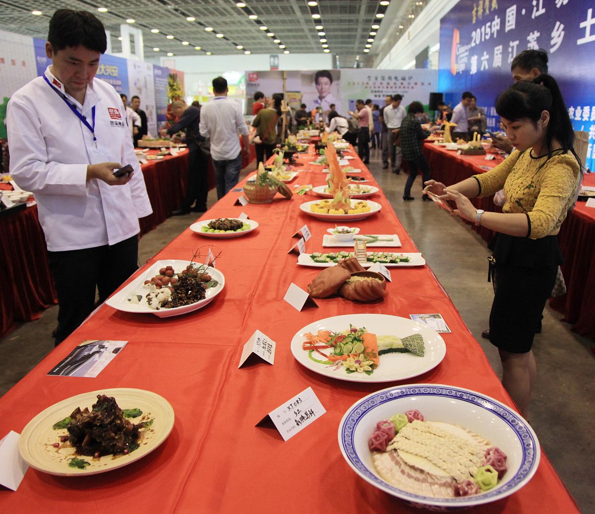 帮我写一段牛羊肉品鉴会邀请各位领导前来可汗御厨品尝的话术