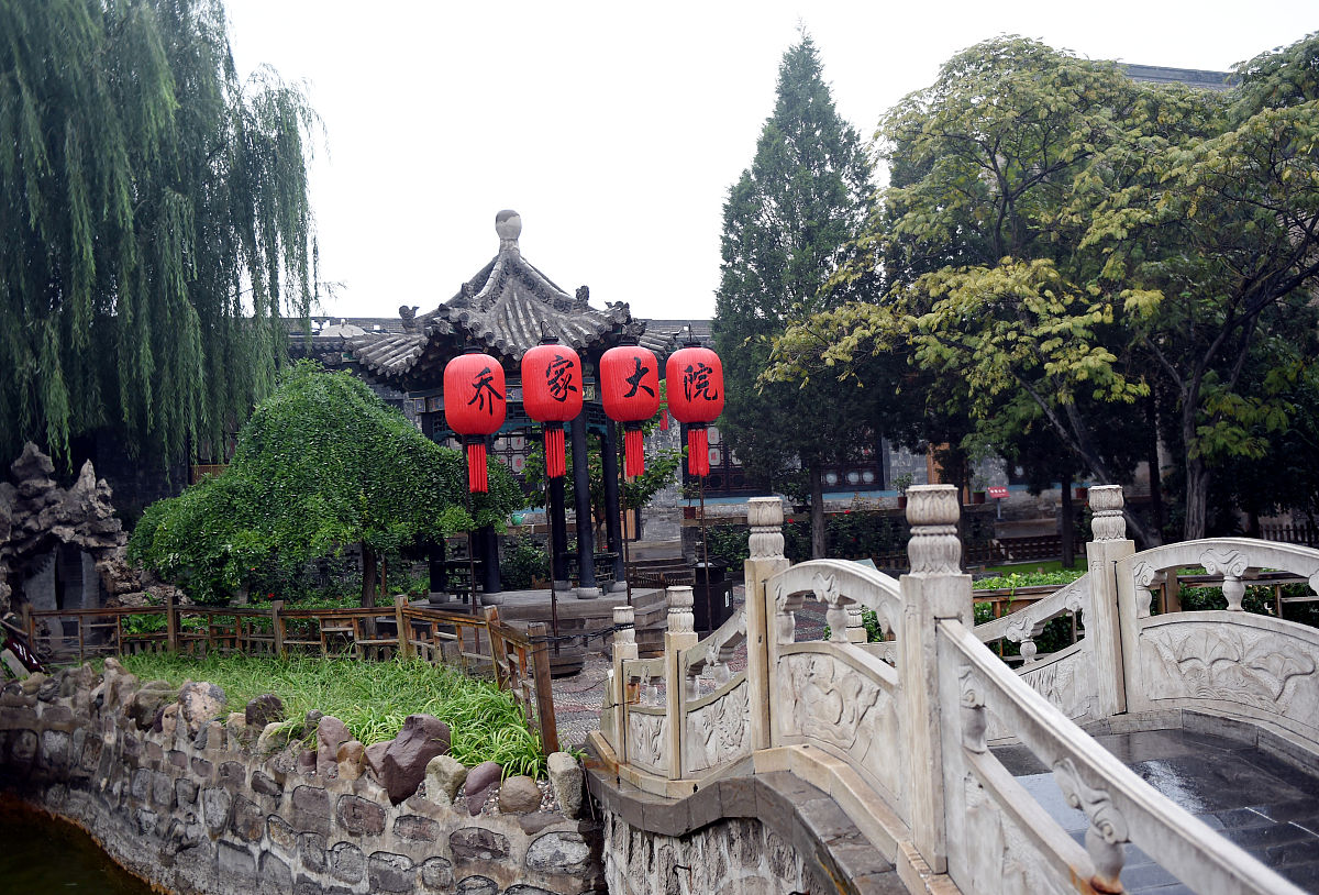 莒县古城微雨帮我写几句唯美画面结合古代现代用魅族20Pro拍的
