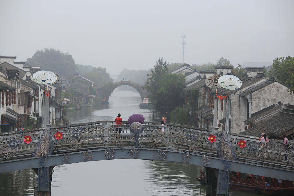 2019年10月1日,江苏无锡,国庆长假第一天,人们走出家门,享受假日休闲