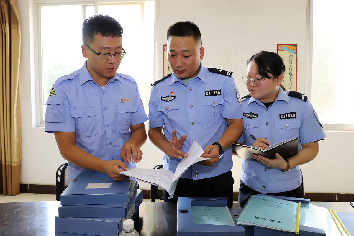 场所管理辅警自我剖析500字