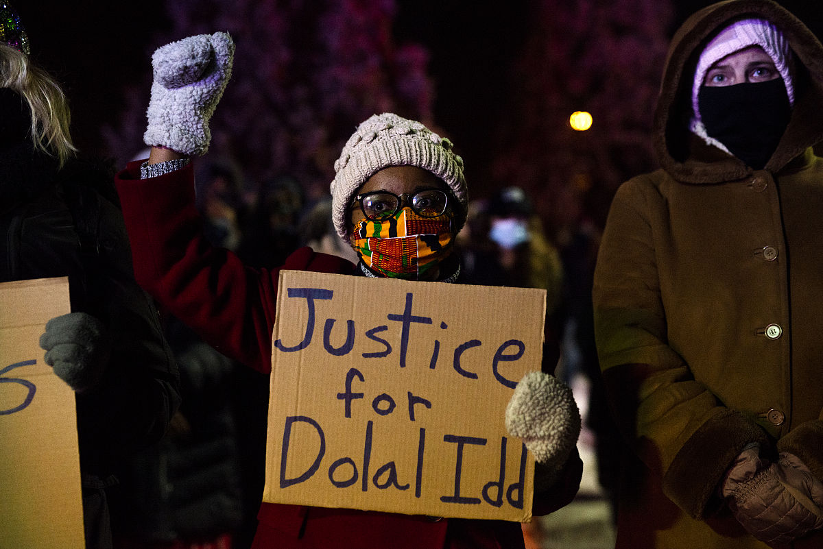 【问题描述】 小蓝正在玩一款游戏。游戏中魏蜀吴三个国家各自拥有一定数量的士兵 X Y Z 一开始可以认为都为 0 。游戏有 n 个可能会发生的事件每个事件之 间相互独立且最多只会发生一次当第 i 个事件发生时会分别让 X Y Z 增加 Ai Bi Ci 。 当游戏结束时 所有事件的发生与否已经确定如果 X Y Z 的其中一个大 于另外两个之和我们认为其获胜。例如当 X Y + Z 时我们认为魏