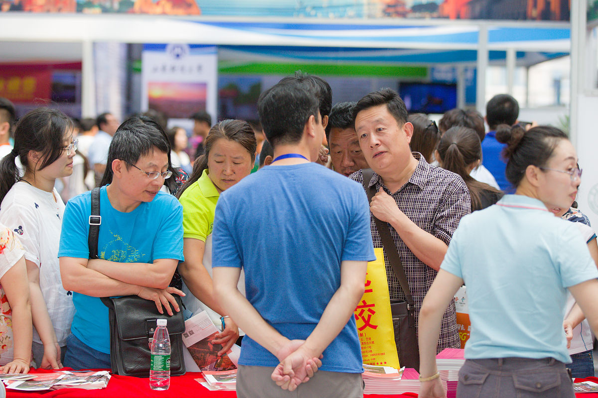 云南省贸易经济学校2019年招生专业：三年制中专/五年制大专