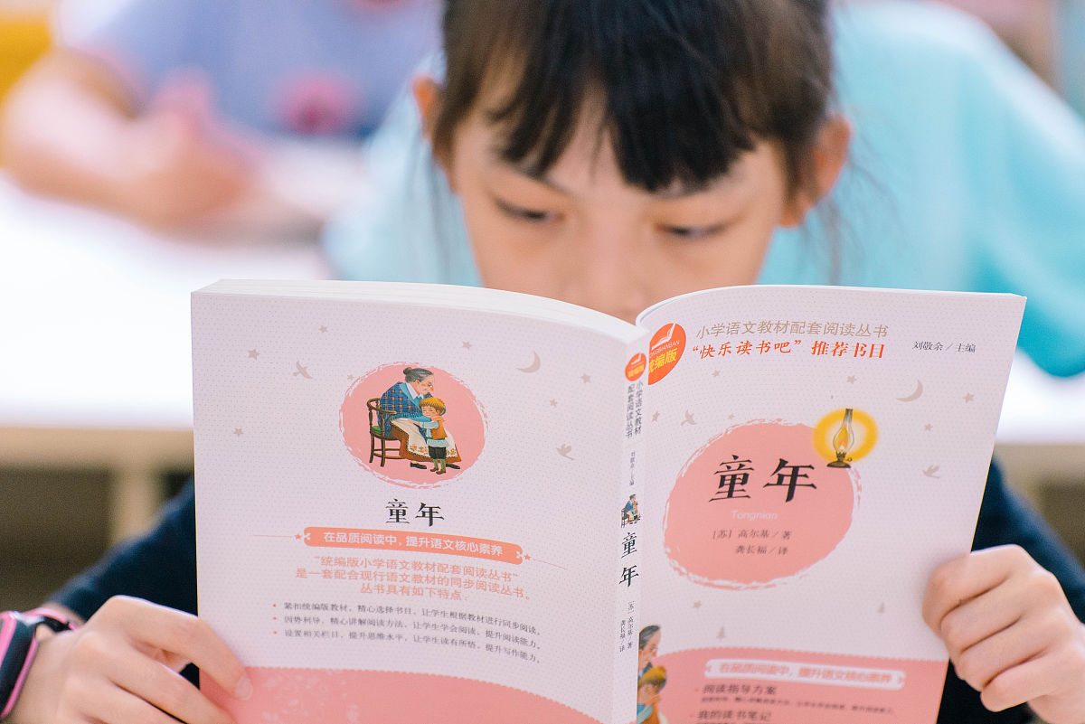 2021年7月19日,广东惠州暑期托管启动首日,在惠城区试点学校,学生参加