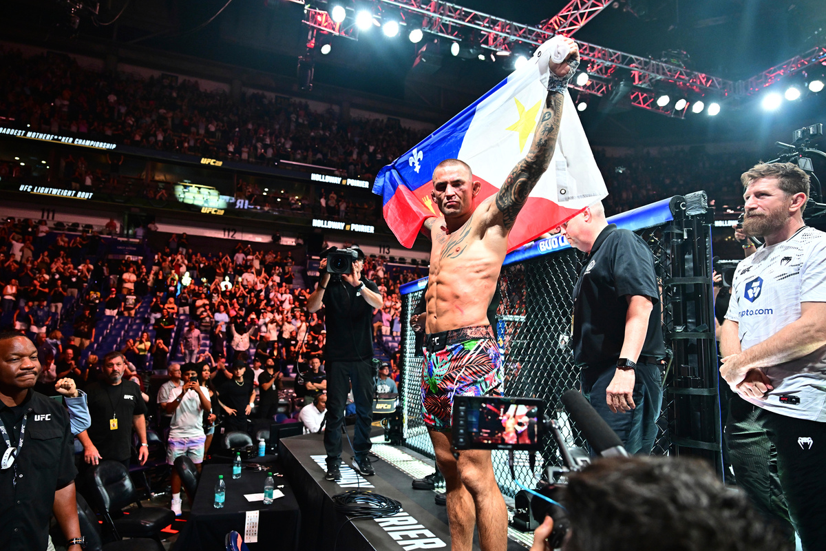 帮我找40字类似：形容WWE；的标题