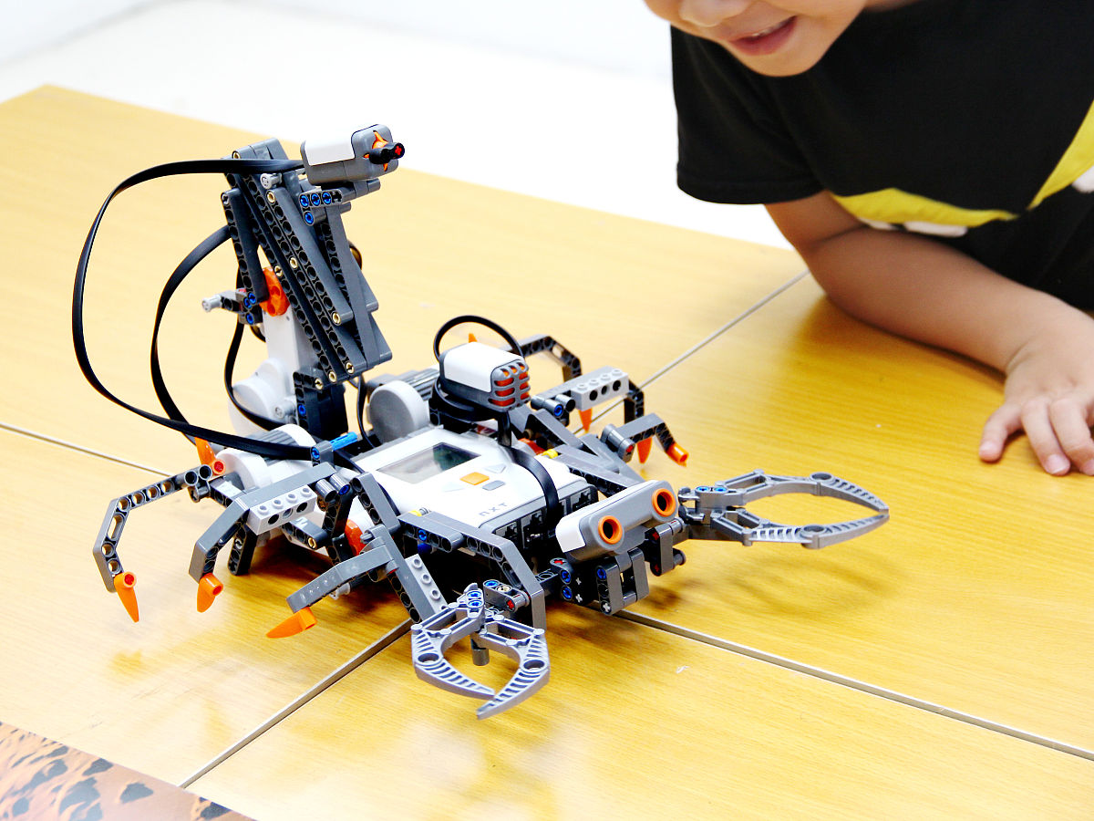 EV3赛龙舟简单描述