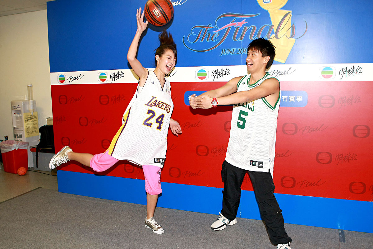 2008年6月2日,香港,无线明珠台将直播"2008nba总决赛",艺人出席记者会