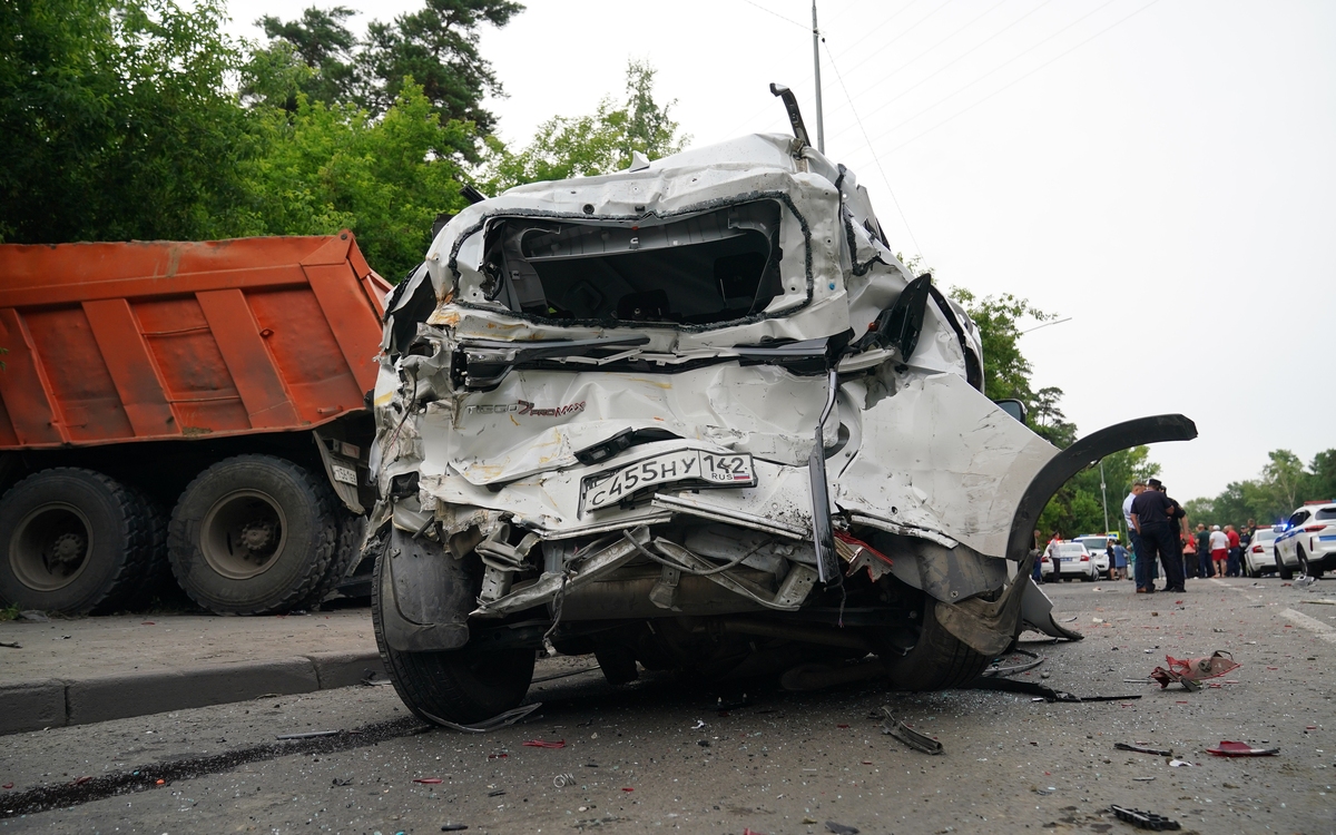 7、交通事故分类：1、有下列一项者为特大交通事故：2、有下列一项者为重大交通事故：3、有下列一项者为一般交通事故：4、有下列一项者为轻微交通事故：1发生交通事故时的处理程序是：9汽车尾气的主要成分分别有哪些危害？