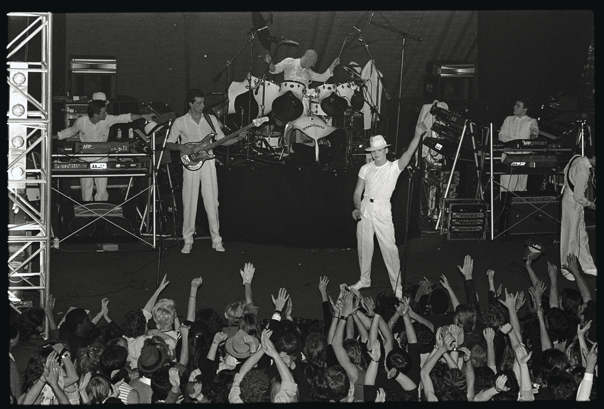 为什么日本的摇滚乐比中国发达那么多？