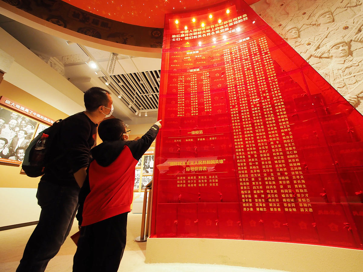 优化下面的策划更符合实际更符合预期以荆州市为例将我所提到的填充补全我需要优化玩的传承红色圣火学习革命历程主题打卡活动策划书1 背景和目标： - 背景：为了提高全民对红色记忆的了解、对时政的关注并增强人们的体魄带动经济的发展增强人民的幸福感和荣誉感。 - 目标：通过打卡活动让参与者在前往每个打卡点的过程中学习相关知识了解红色事迹和近期会议等内容同时促进人与人之间的交流和了解。 以荆州市为例