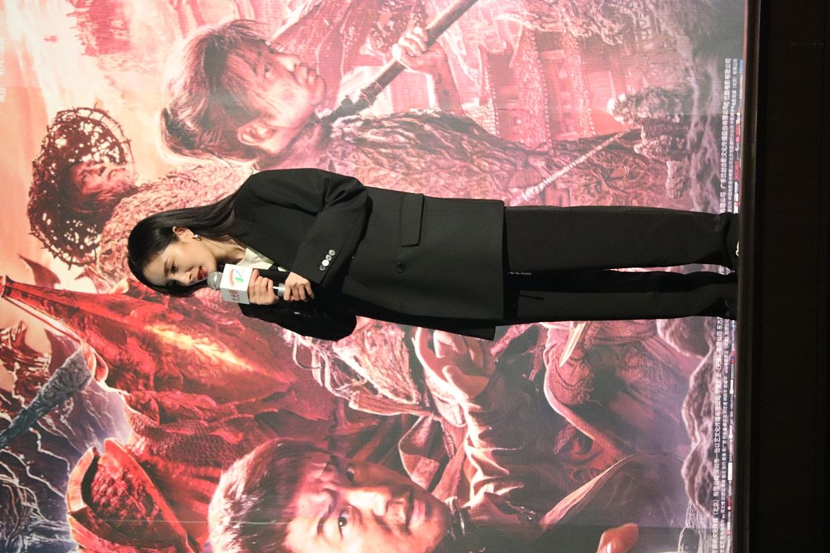 2021年2月25日,上海,杨幂现身《刺杀小说家》路演.杨幂