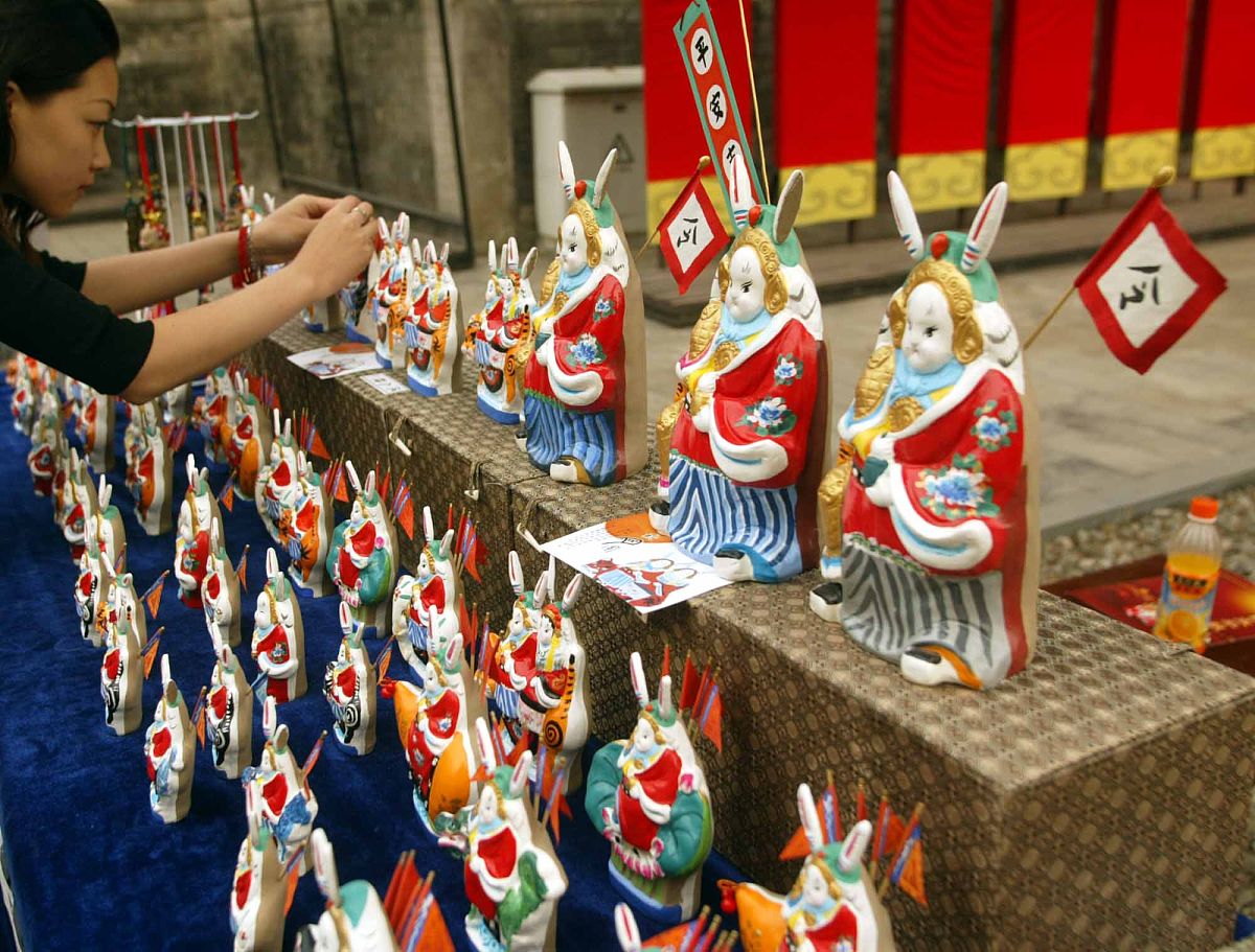 北京文化符号：兔儿爷、天坛、长城和京狮
