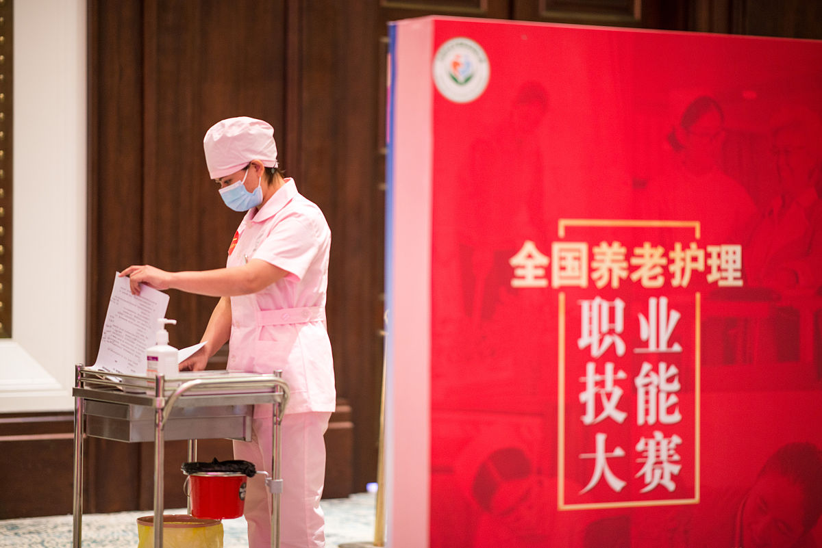 大专高级护理专业就业前景分析：机遇与挑战并存