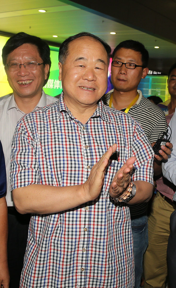 2014年8月15日,西安,莫言出席某活动现场.
