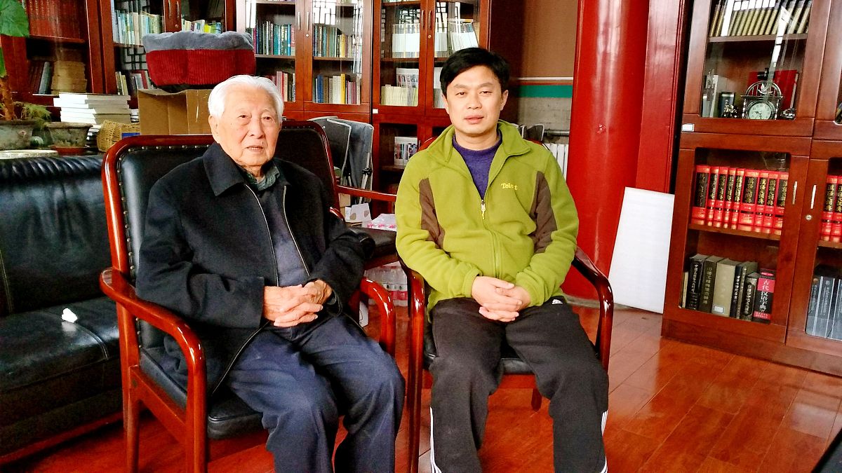 2018年11月8日,96岁高龄的故宫文物鉴定专家耿宝昌,在故宫博物院他的