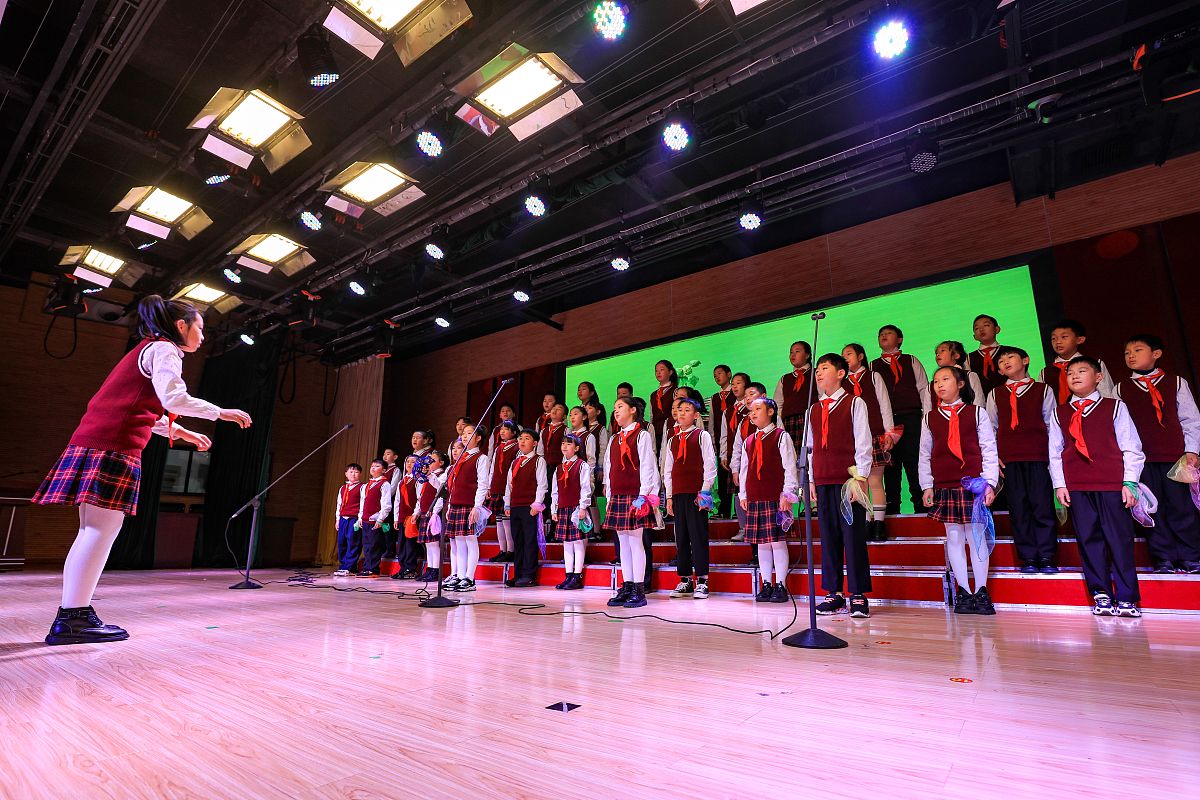 小学六年级，她暗恋他：一个关于初恋和勇气的故事