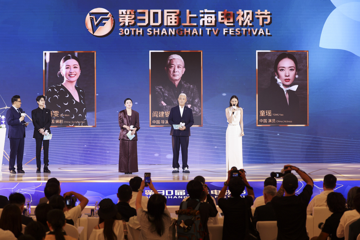 我们是总部在上海的轻医美品牌，目前在江苏省镇江市和辽宁省大连市有轻医美医院。我们的品牌愿景是让容颜变自由，给中国地区的爱美人士带来更安心，更具性价比的医美服务。我们希望能够寻求合作的整形科医生，为品牌未来的发展提供更专业的方案和产品。我需要这样一封寻求合作的邮件。