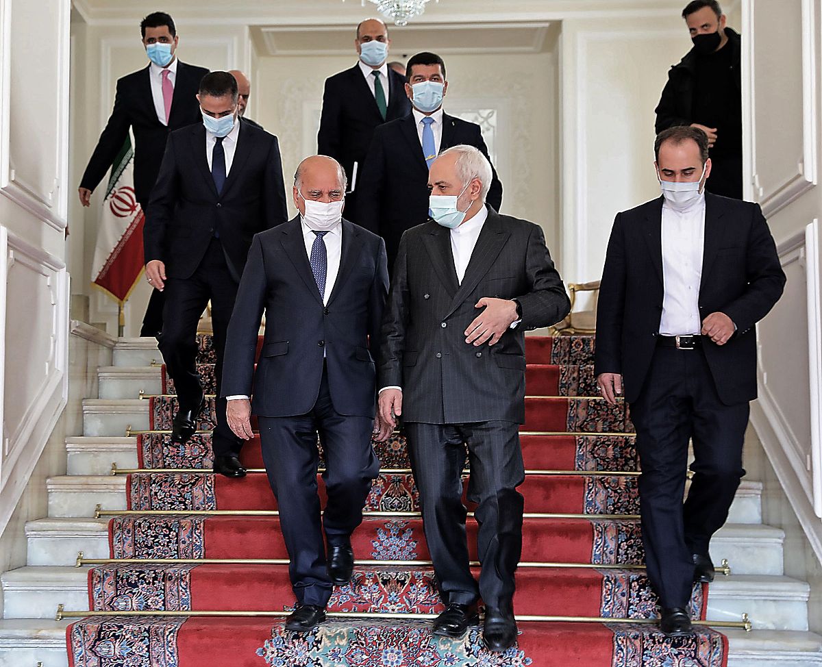 C语言变量交换：不使用全局变量和指针的技巧