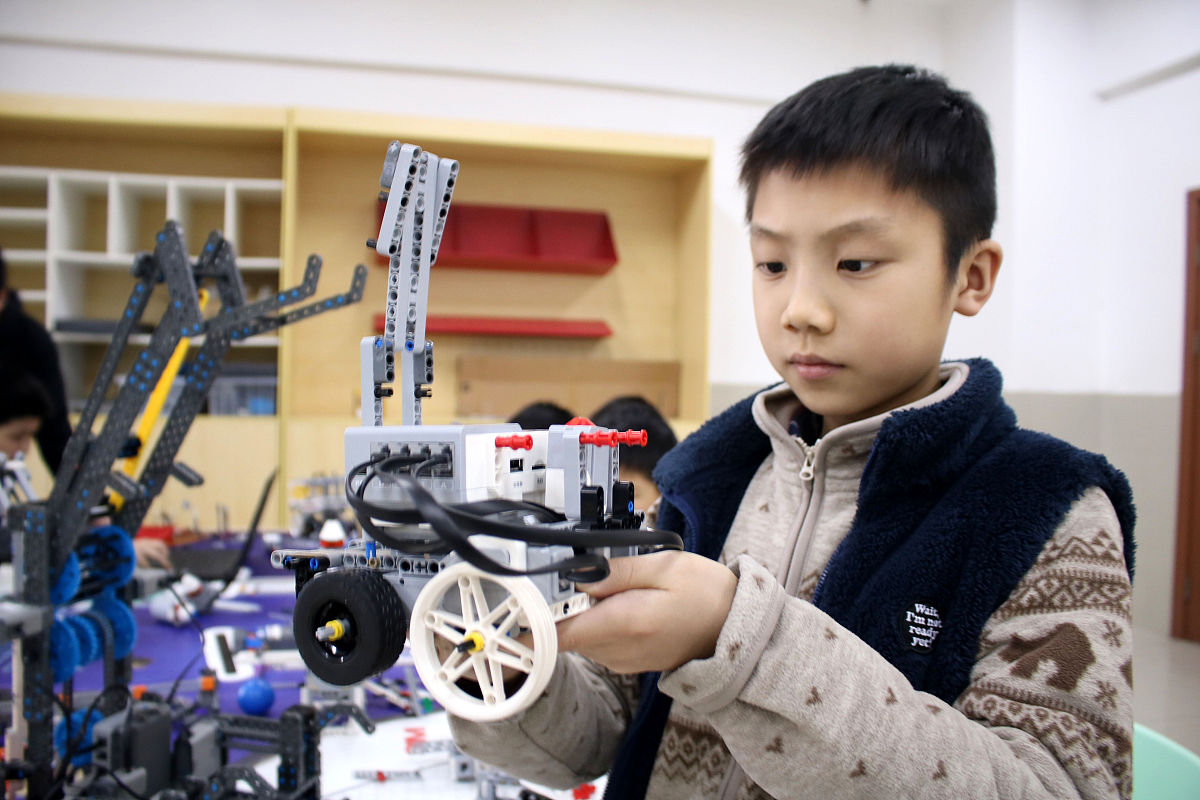 EV3机器人课程教案：收球小车制作教程