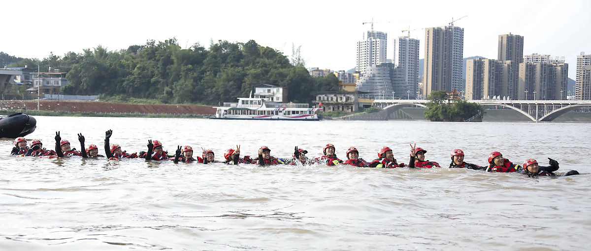 请写一篇实习报告内容是关于辅导学生和照顾学生的