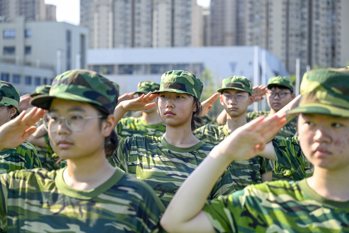 东莞市第八高级中学高一新生军训第五天：丰富多彩的活动，展现青春风采
