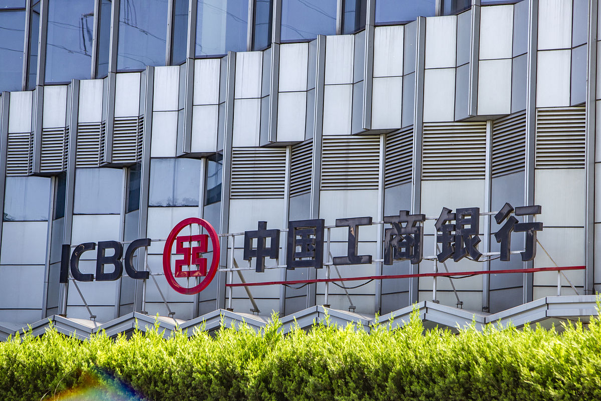 换个表达方式：2加强政策性银行的项目开发建设。国家开发银行作为国家的政策性开发性金融机构一直以包括能源投资项目在内的基础设施基础产业和支柱产业项目作为重点支持对象对我国能源产业的持续、快速发展发挥了重要作用。