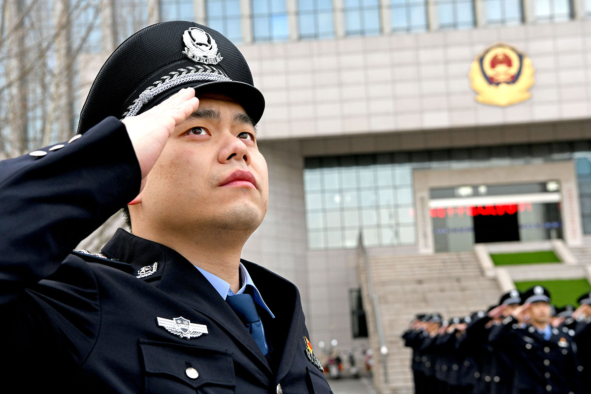 我心目中的新警：责任、正直、思考与沟通